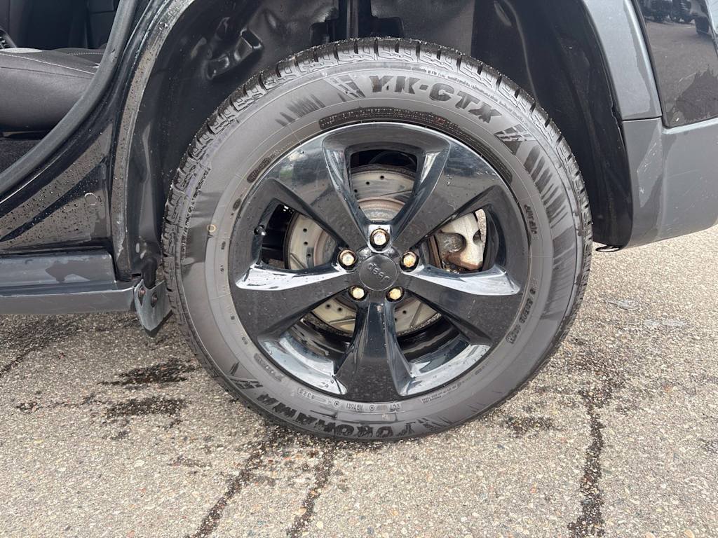 Thumbnail: 2017 Jeep Cherokee - 16