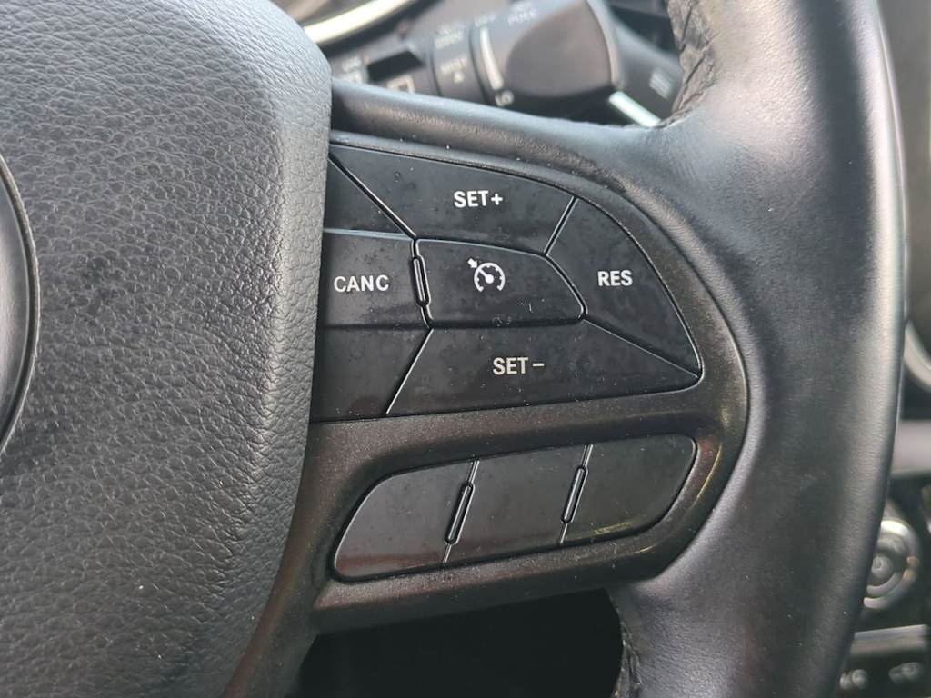Thumbnail: 2019 Jeep Cherokee - 28