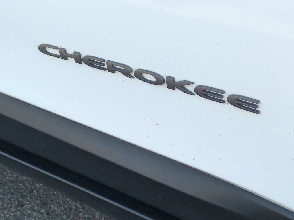 Thumbnail: 2019 Jeep Cherokee - 6