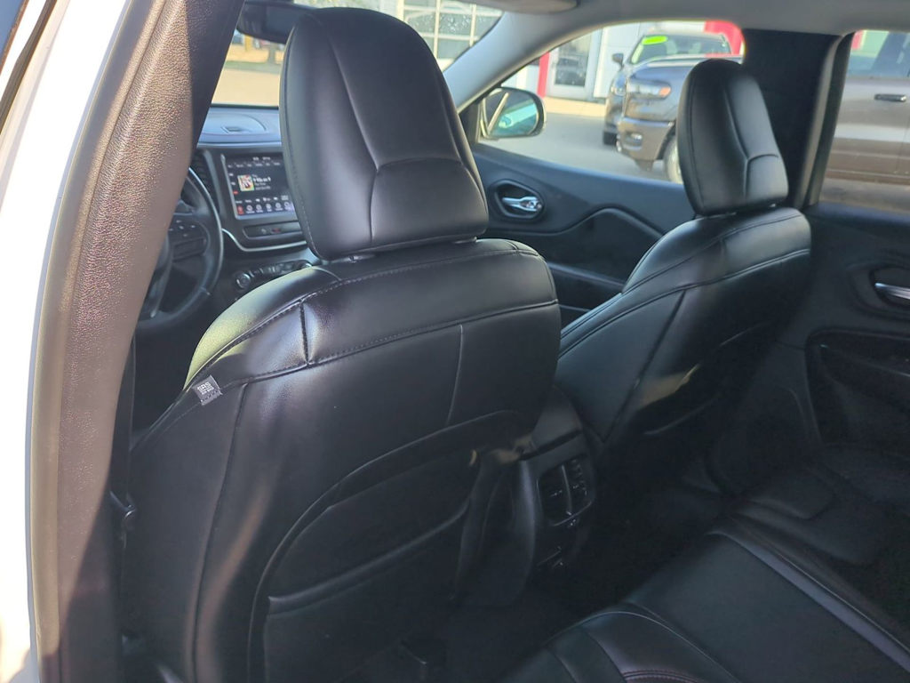 Thumbnail: 2019 Jeep Cherokee - 25