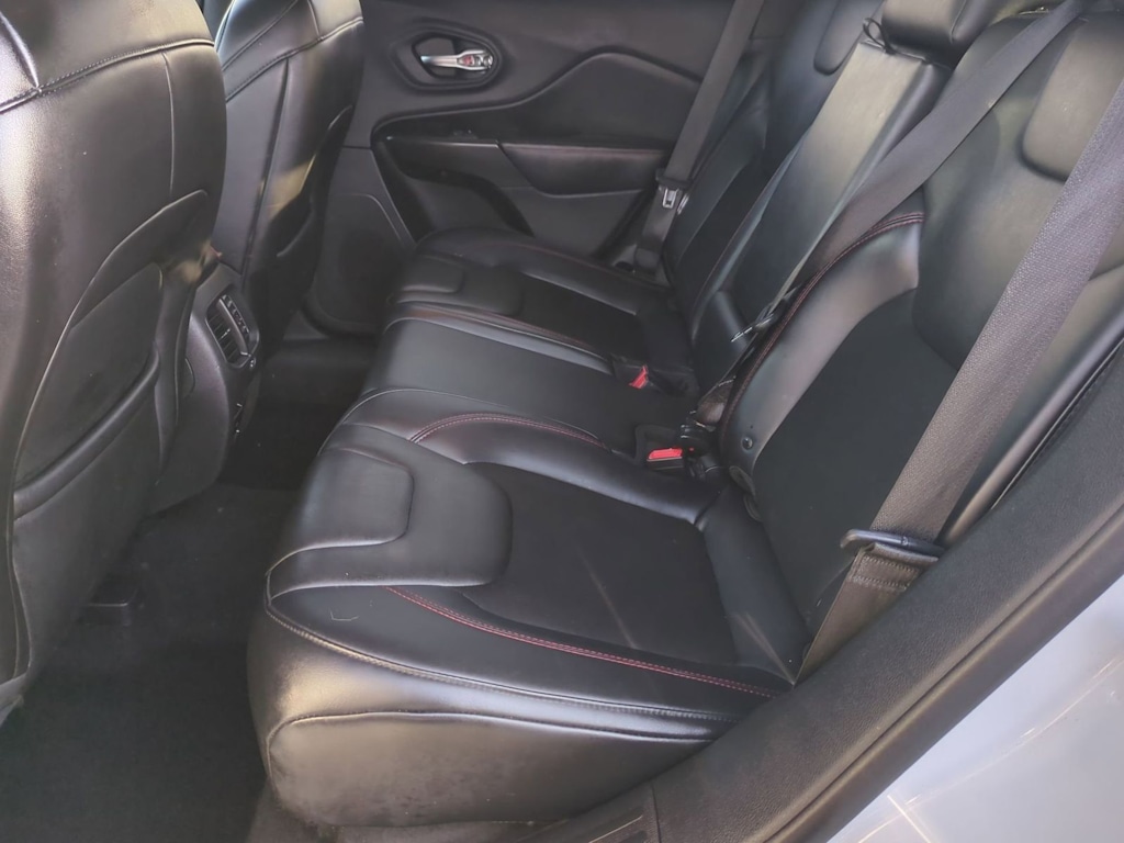 Thumbnail: 2019 Jeep Cherokee - 11