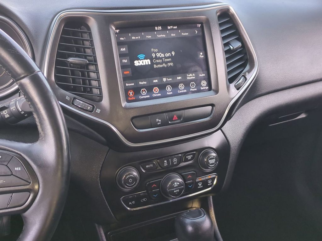 Thumbnail: 2019 Jeep Cherokee - 13