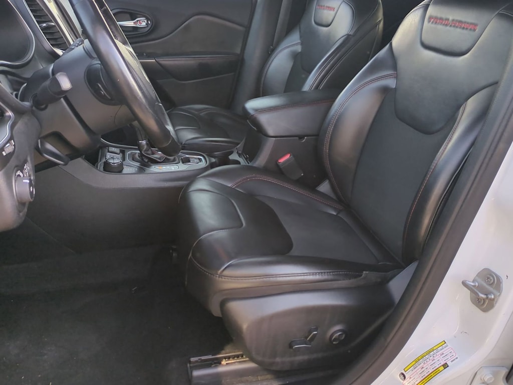 Thumbnail: 2019 Jeep Cherokee - 9