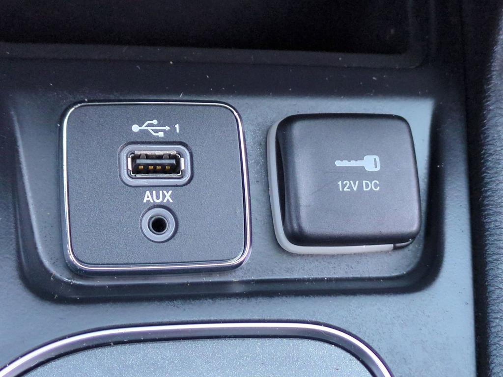Thumbnail: 2019 Jeep Cherokee - 32
