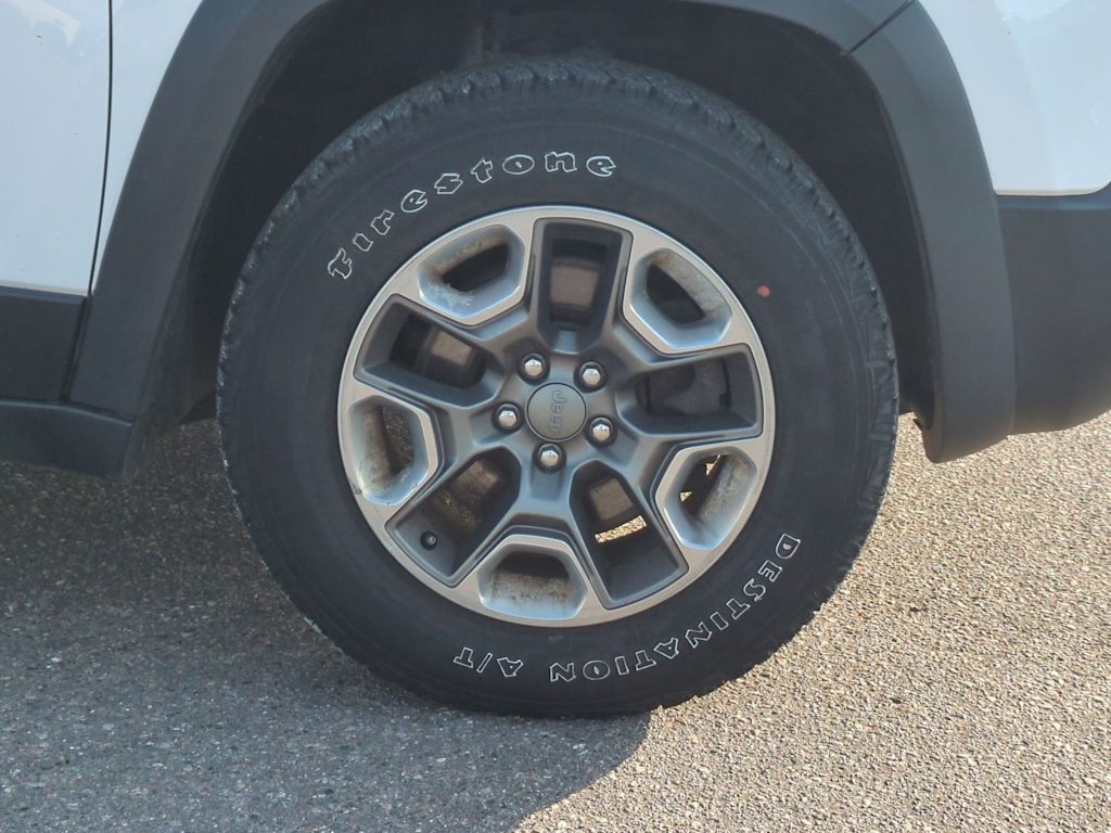 Thumbnail: 2019 Jeep Cherokee - 7