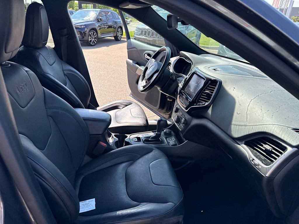 Thumbnail: 2020 Jeep Cherokee - 11