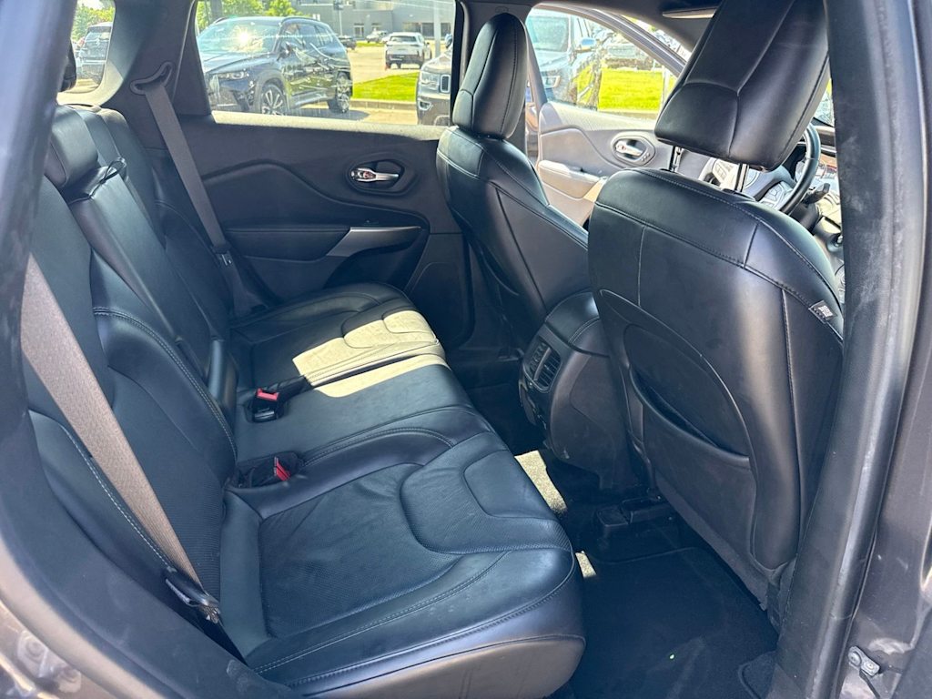 Thumbnail: 2020 Jeep Cherokee - 24