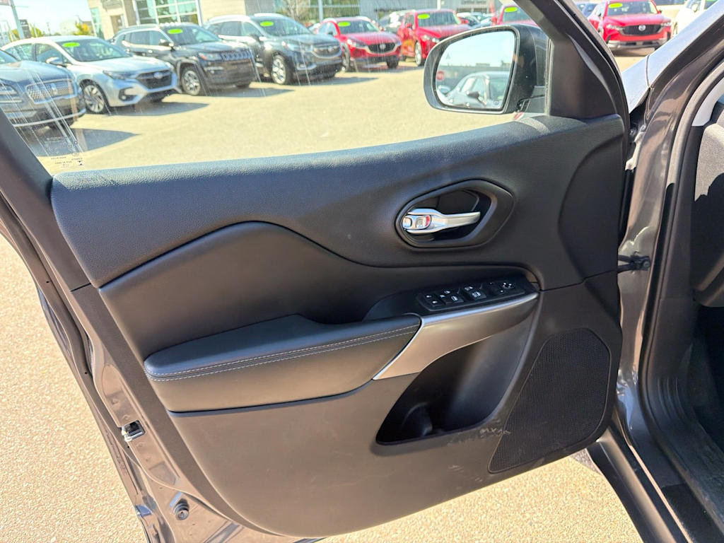 Thumbnail: 2020 Jeep Cherokee - 19