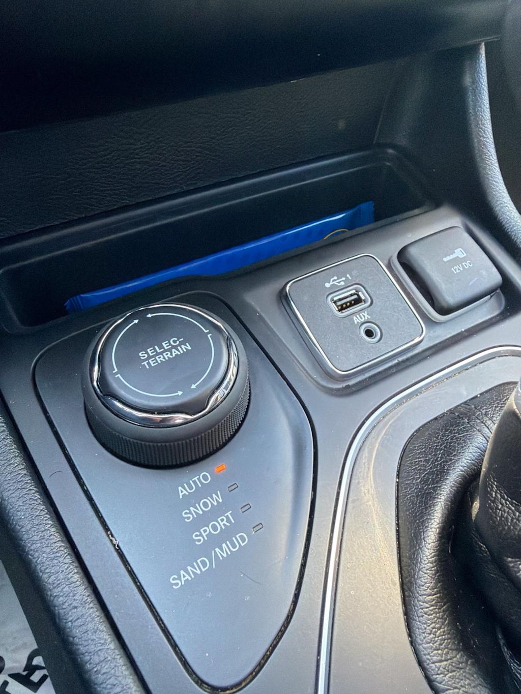 Thumbnail: 2020 Jeep Cherokee - 24