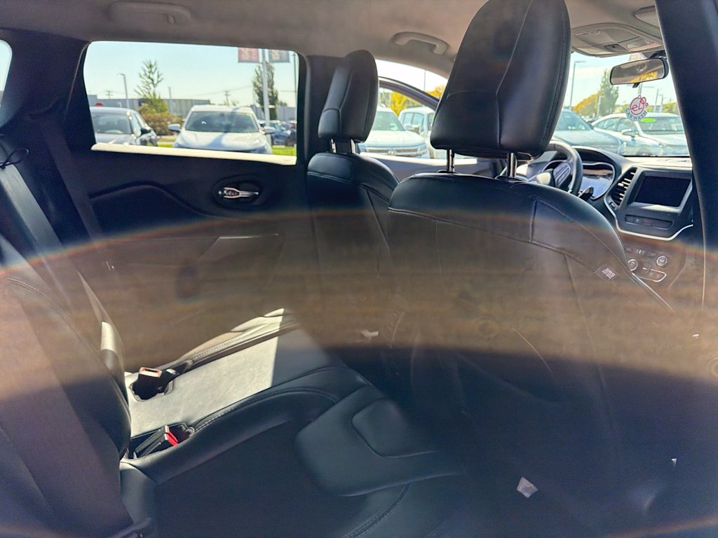 Thumbnail: 2020 Jeep Cherokee - 21