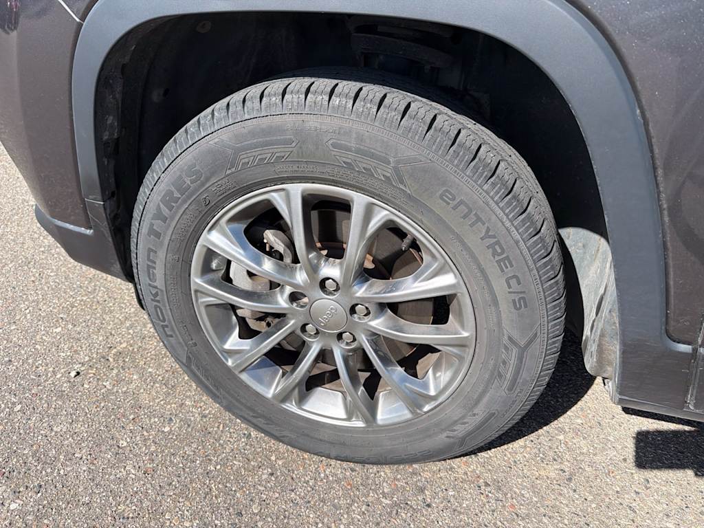 Thumbnail: 2020 Jeep Cherokee - 18
