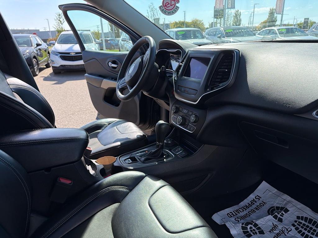Thumbnail: 2020 Jeep Cherokee - 9