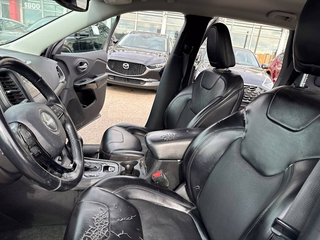 Thumbnail: 2019 Jeep Cherokee - 10