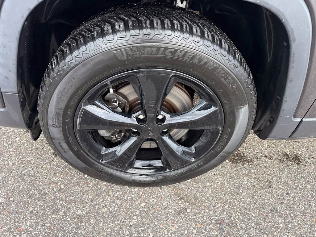 Thumbnail: 2019 Jeep Cherokee - 8