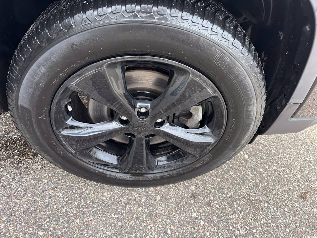 Thumbnail: 2019 Jeep Cherokee - 19