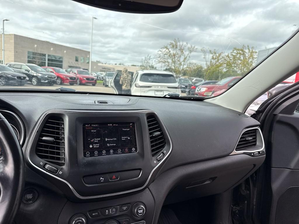 Thumbnail: 2019 Jeep Cherokee - 24