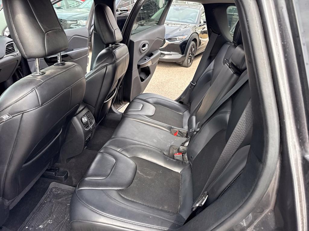 Thumbnail: 2019 Jeep Cherokee - 12