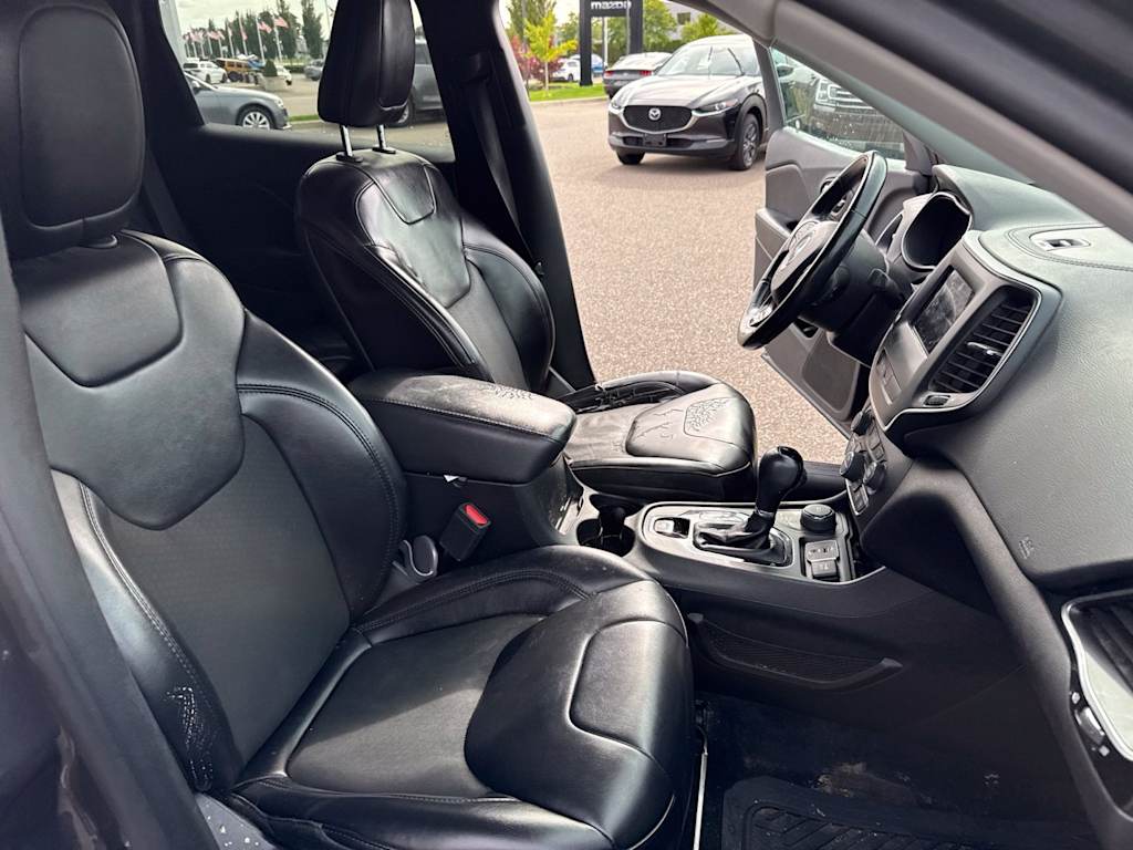 Thumbnail: 2019 Jeep Cherokee - 11