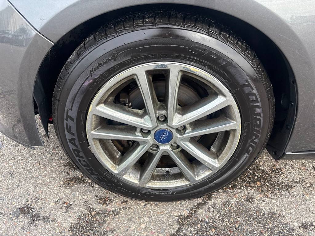Thumbnail: 2015 Ford Focus - 7