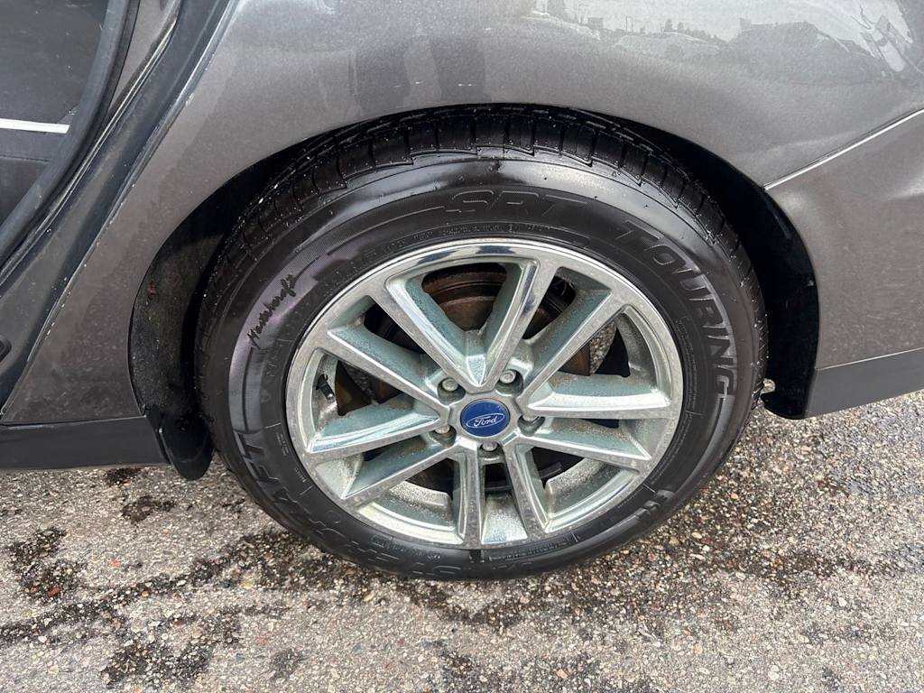 Thumbnail: 2015 Ford Focus - 17