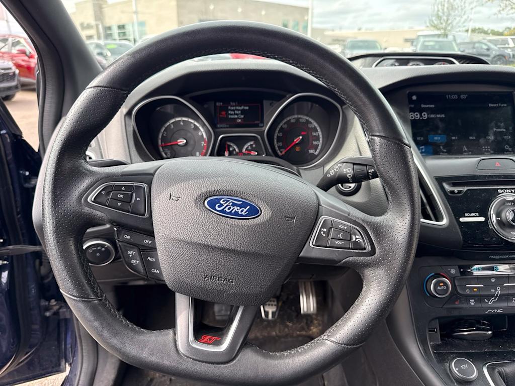 Thumbnail: 2016 Ford Focus - 9