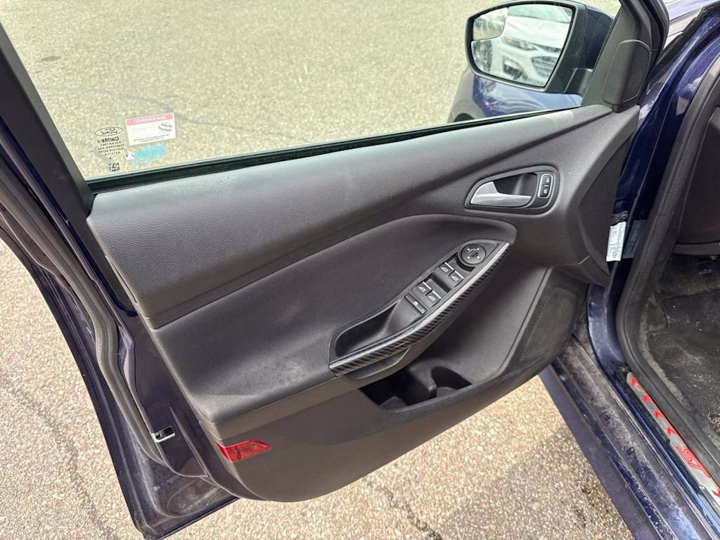 Thumbnail: 2016 Ford Focus - 23