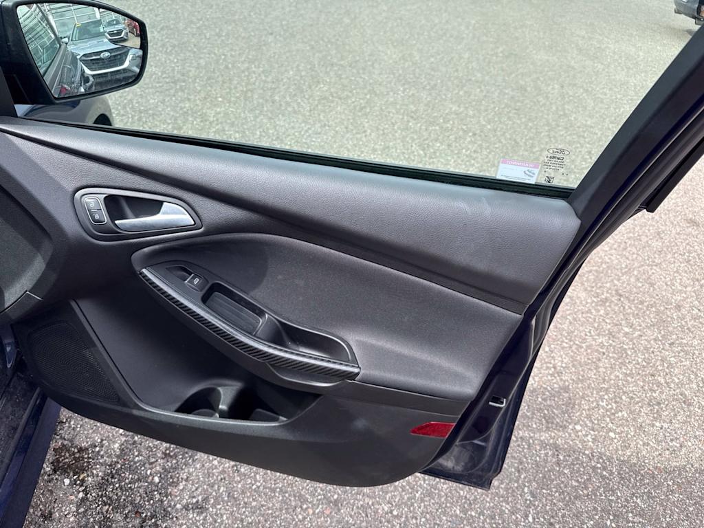 Thumbnail: 2016 Ford Focus - 28