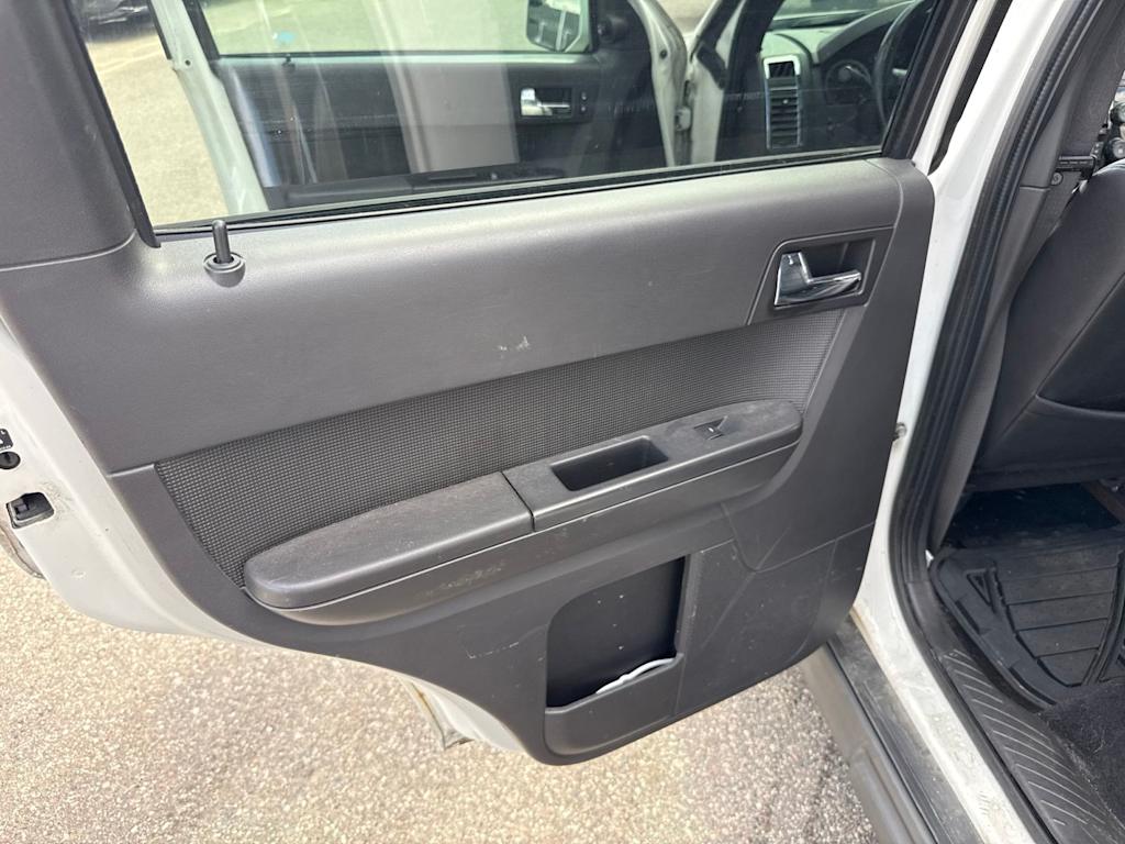 Thumbnail: 2010 Ford Escape - 22