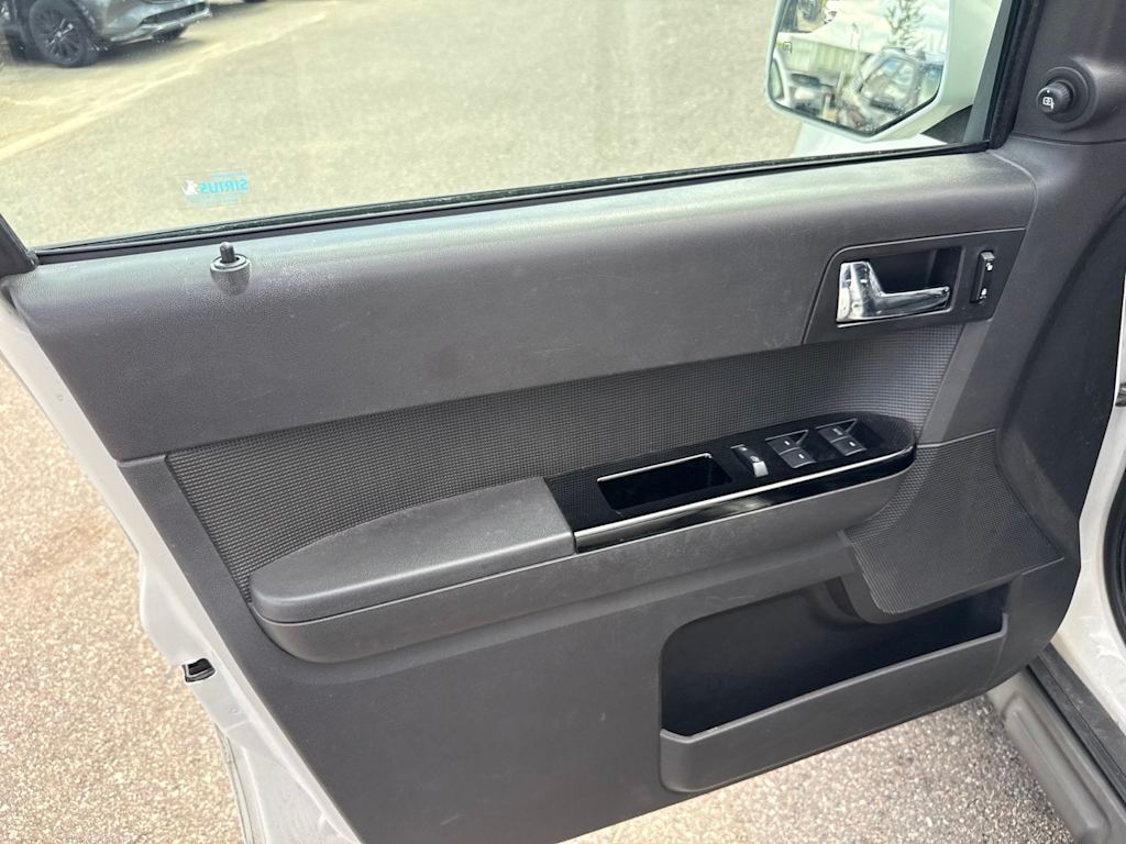 Thumbnail: 2010 Ford Escape - 20