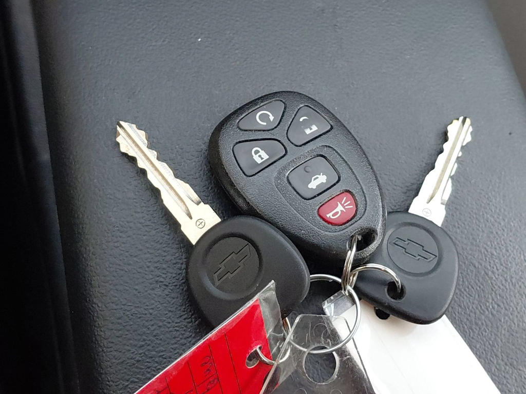 Thumbnail: 2010 Chevrolet Cobalt - 18