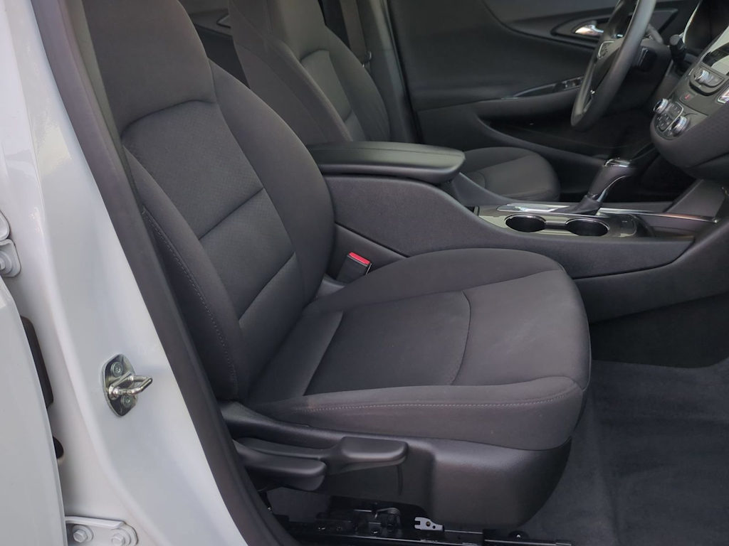 Thumbnail: 2019 Chevrolet Malibu - 11