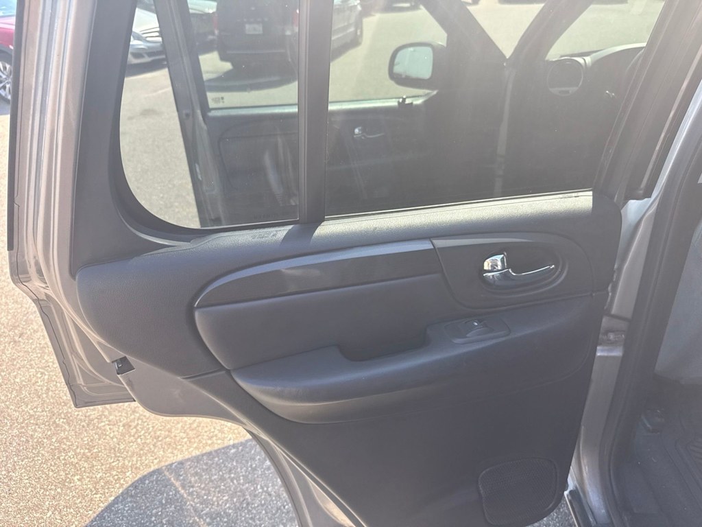 Thumbnail: 2006 GMC Envoy - 21