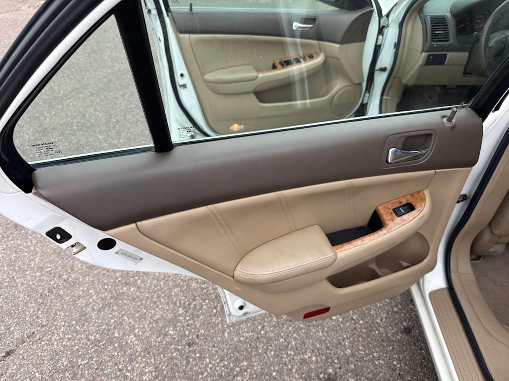 Thumbnail: 2005 Honda Accord - 21