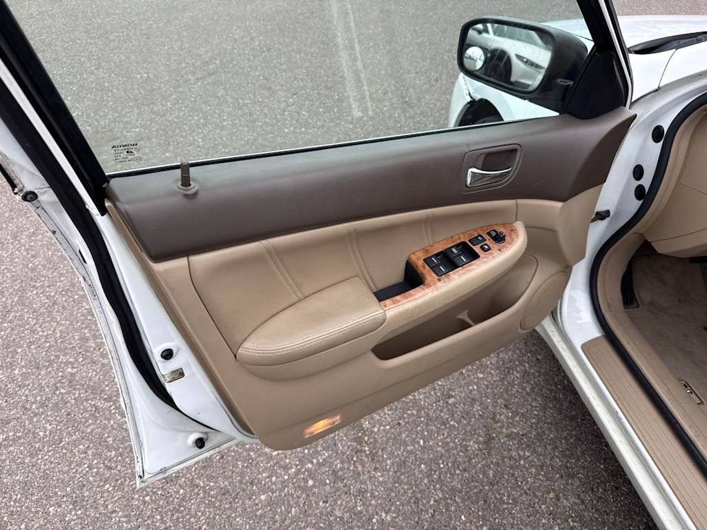 Thumbnail: 2005 Honda Accord - 19