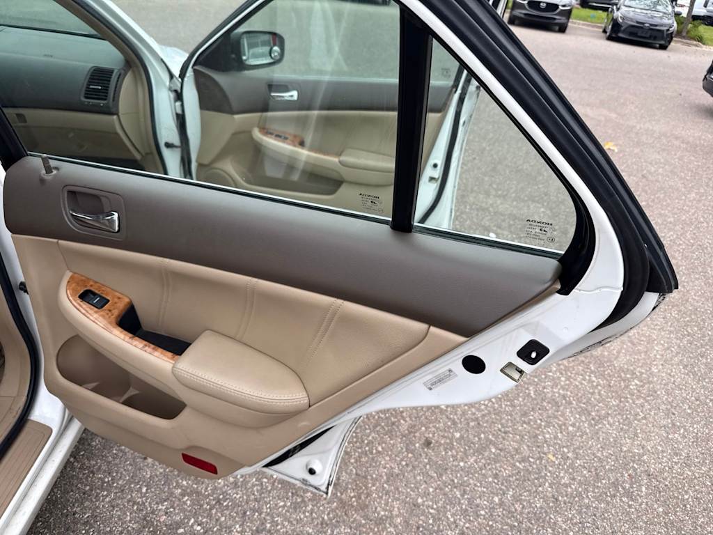 Thumbnail: 2005 Honda Accord - 23