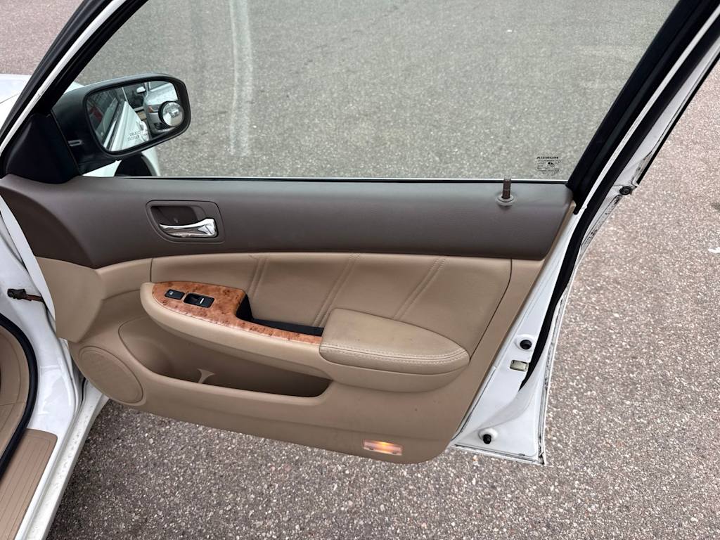 Thumbnail: 2005 Honda Accord - 24