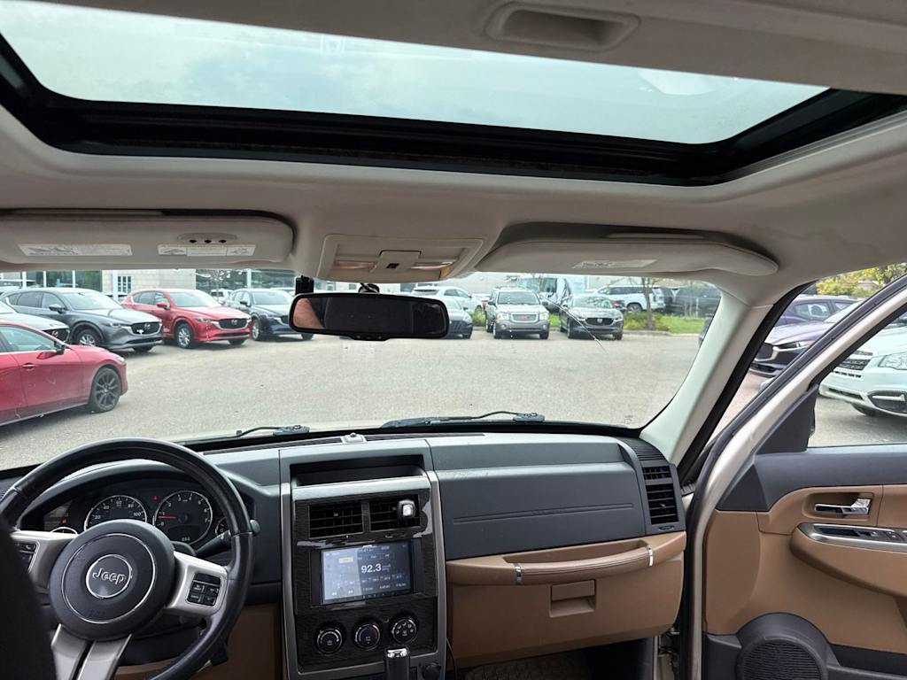 Thumbnail: 2011 Jeep Liberty - 21