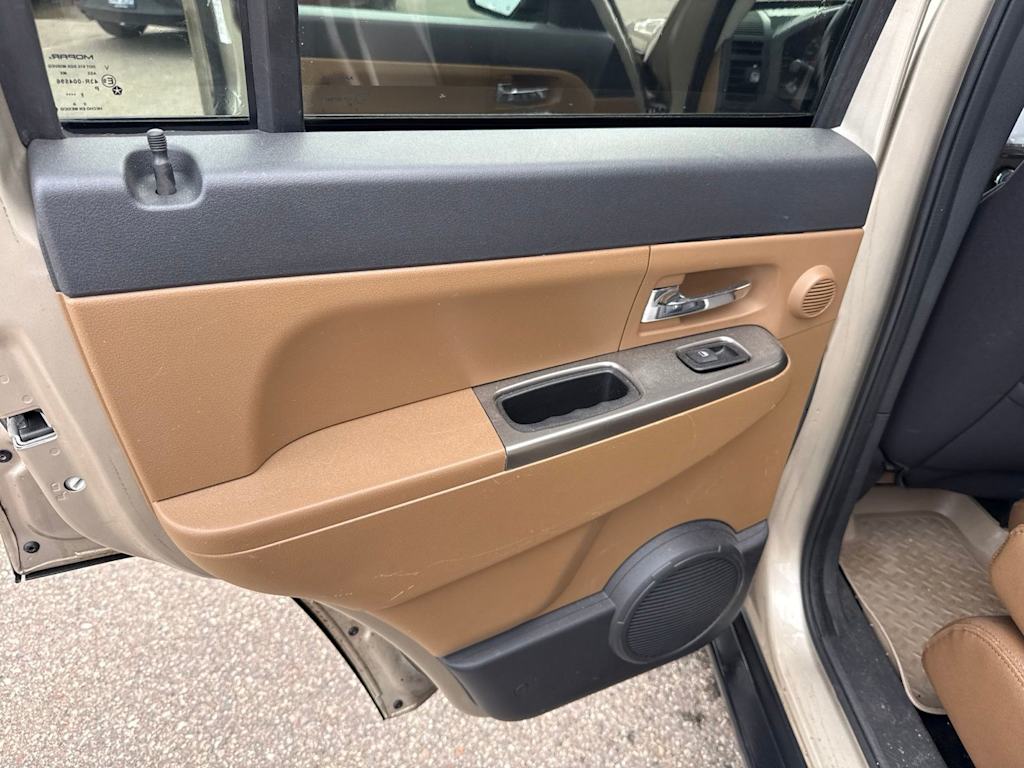 Thumbnail: 2011 Jeep Liberty - 20