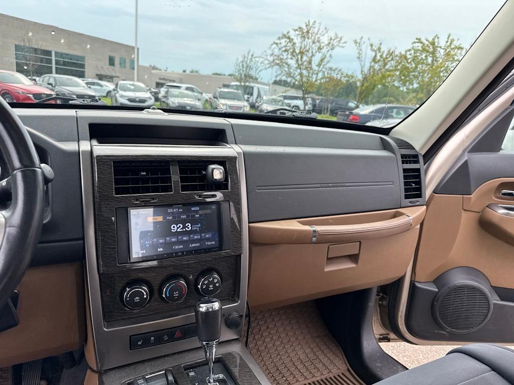 Thumbnail: 2011 Jeep Liberty - 6