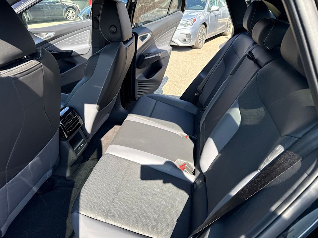 Thumbnail: 2023 Volkswagen ID.4 - 11
