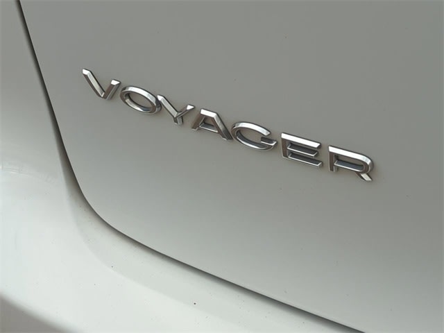 2021 Chrysler Voyager L 22
