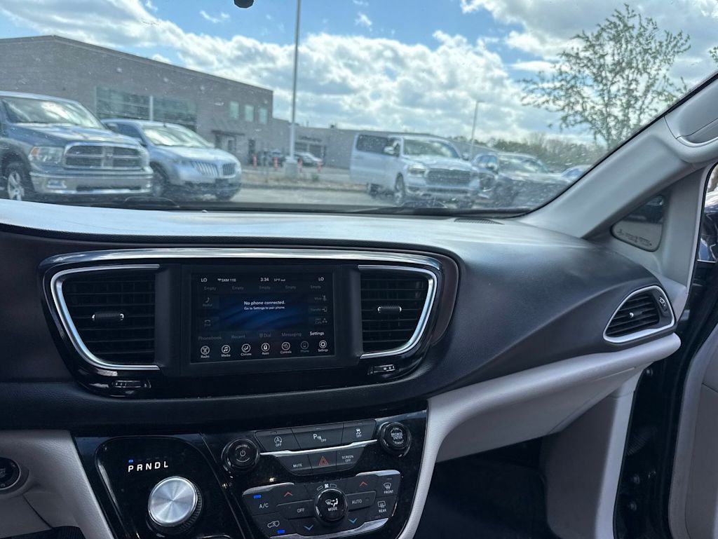 Thumbnail: 2018 Chrysler Pacifica - 20