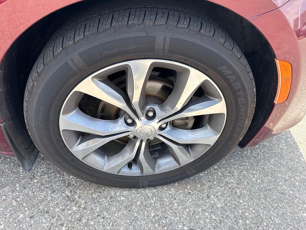Thumbnail: 2018 Chrysler Pacifica - 15