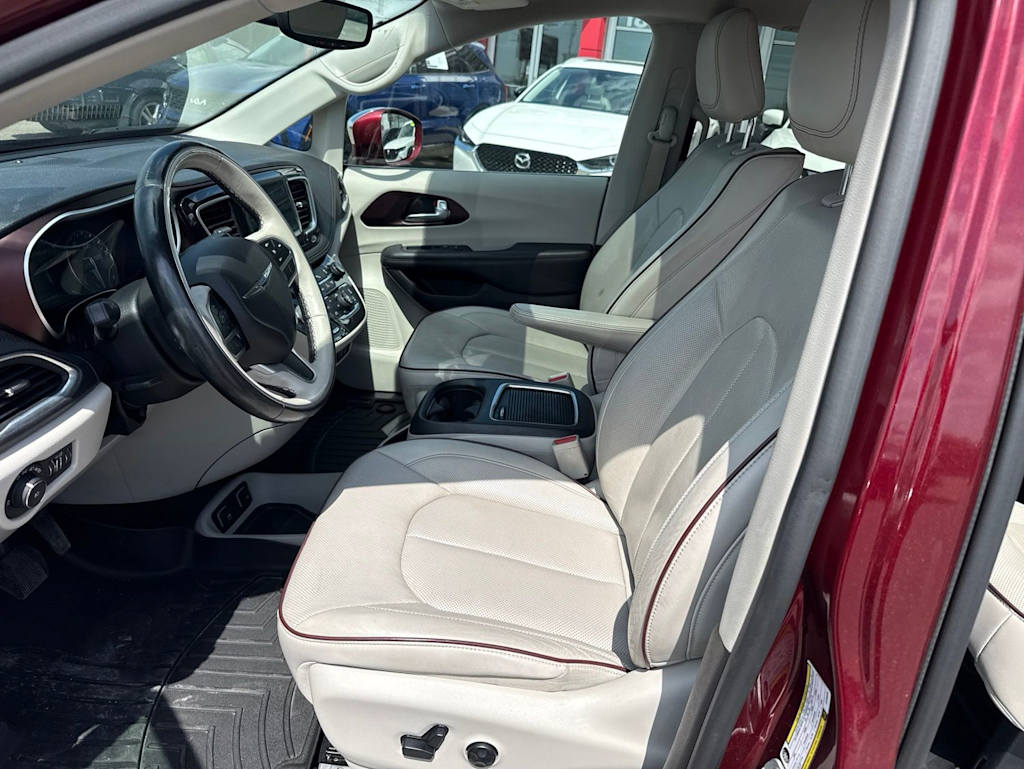 Thumbnail: 2018 Chrysler Pacifica - 8