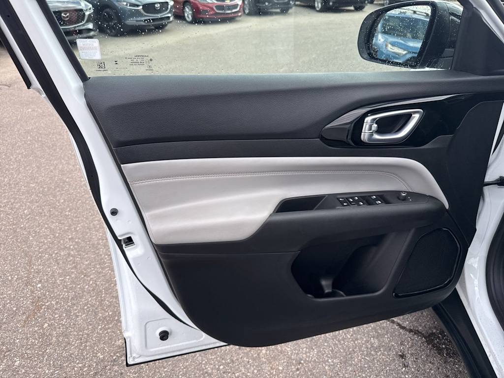 Thumbnail: 2023 Jeep Compass - 21