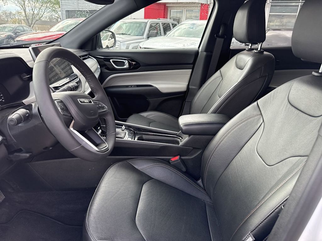 Thumbnail: 2023 Jeep Compass - 10