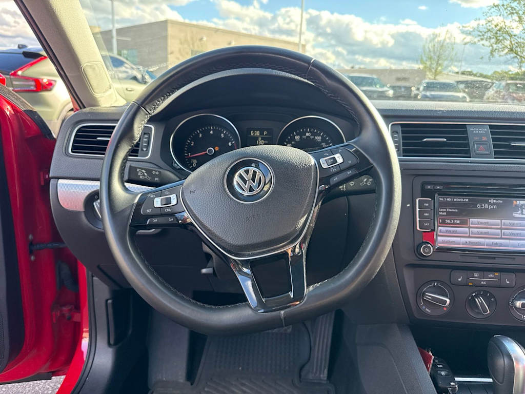 Thumbnail: 2015 Volkswagen Jetta - 9