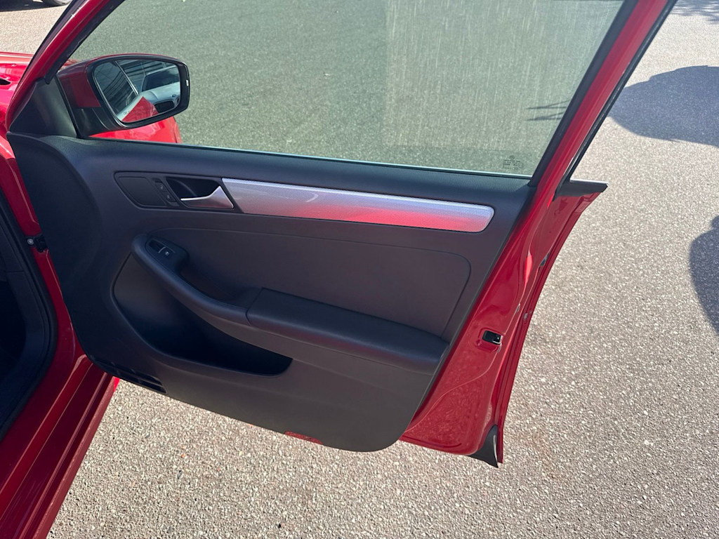 Thumbnail: 2015 Volkswagen Jetta - 24
