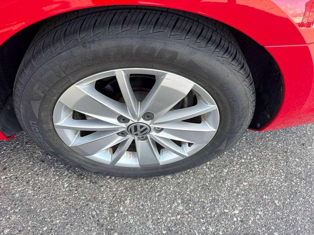 Thumbnail: 2015 Volkswagen Jetta - 16