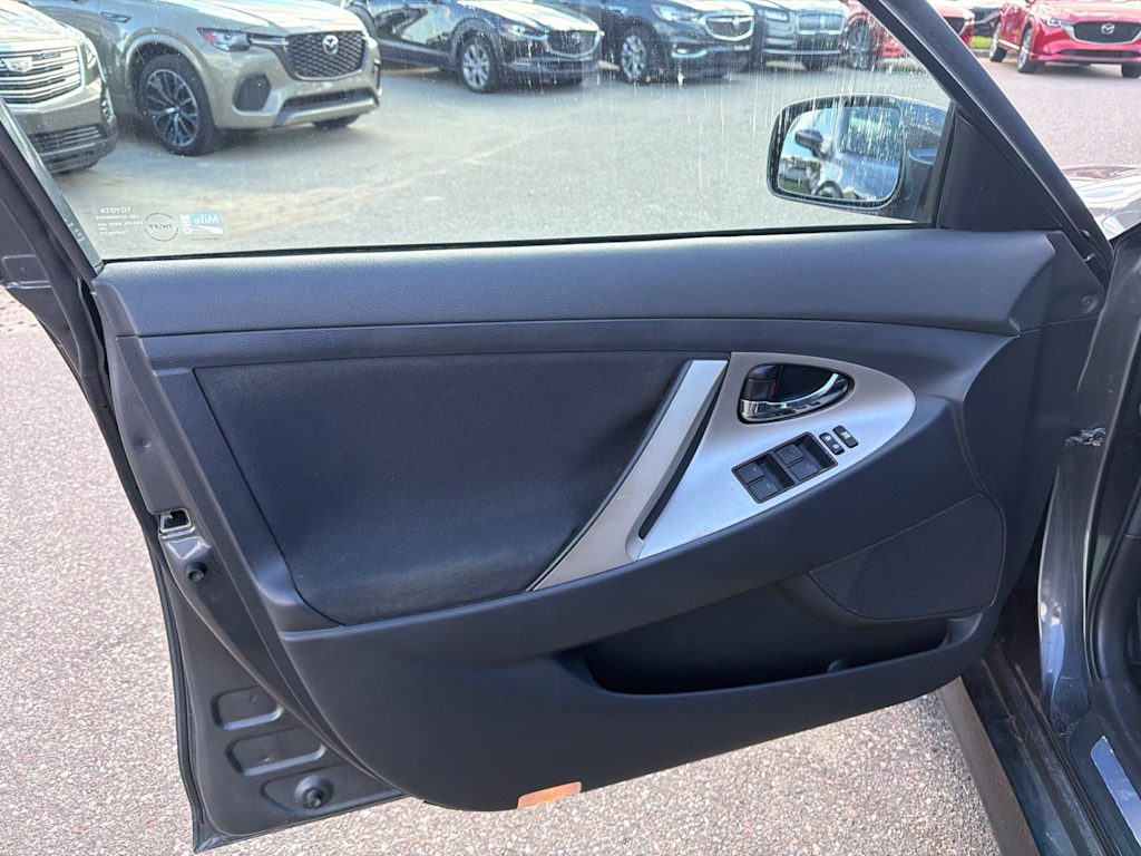 Thumbnail: 2011 Toyota Camry - 20